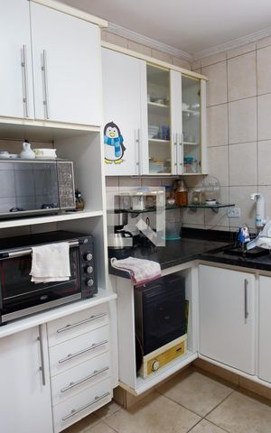 Casa à venda com 222m², 3 quartos e 2 vagas Casa à venda com 222m², 3 quartos e 2 vagasCozinha