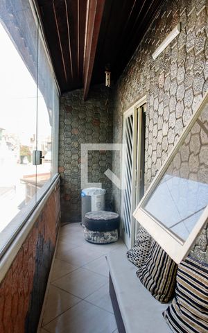 Casa à venda com 222m², 3 quartos e 2 vagas Casa à venda com 222m², 3 quartos e 2 vagasSacada