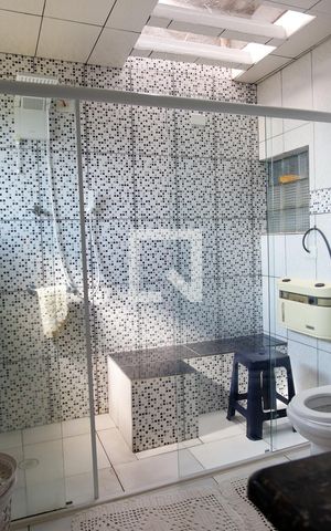 Casa à venda com 222m², 3 quartos e 2 vagas Casa à venda com 222m², 3 quartos e 2 vagasBanheiro da Suíte 2