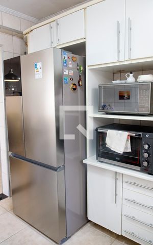 Casa à venda com 222m², 3 quartos e 2 vagas Casa à venda com 222m², 3 quartos e 2 vagasCozinha