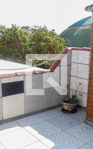 Casa à venda com 222m², 3 quartos e 2 vagas Casa à venda com 222m², 3 quartos e 2 vagasSacada