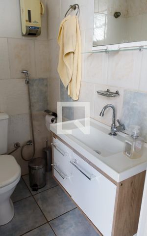 Casa à venda com 222m², 3 quartos e 2 vagas Casa à venda com 222m², 3 quartos e 2 vagasBanheiro