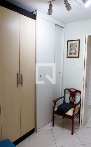 Casa à venda com 222m², 3 quartos e 2 vagas Casa à venda com 222m², 3 quartos e 2 vagasCloset da suíte 2