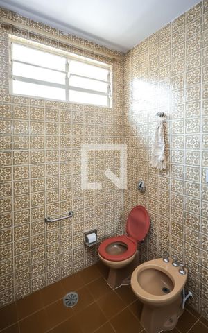 Casa à venda com 300m², 3 quartos e 2 vagas Casa à venda com 300m², 3 quartos e 2 vagasSuíte