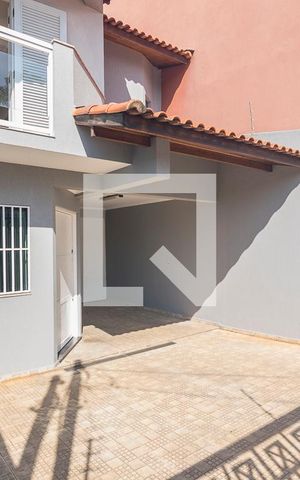 Casa à venda com 163m², 3 quartos e 3 vagas Casa à venda com 163m², 3 quartos e 3 vagasGaragem
