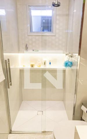 Apartamento à venda com 230m², 4 quartos e 3 vagas Apartamento à venda com 230m², 4 quartos e 3 vagasBanheiro da Suíte 3