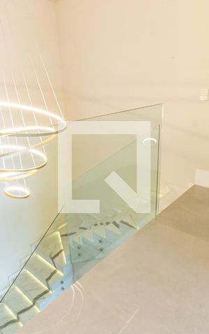 Apartamento à venda com 230m², 4 quartos e 3 vagas Apartamento à venda com 230m², 4 quartos e 3 vagasEscada e Hall