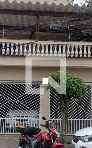 Casa à venda com 210m², 2 quartos e sem vaga Casa à venda com 210m², 2 quartos e sem vagaFachada