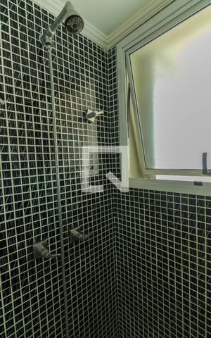 Apartamento à venda com 234m², 3 quartos e 4 vagas Apartamento à venda com 234m², 3 quartos e 4 vagasBanheiro da Suíte 1