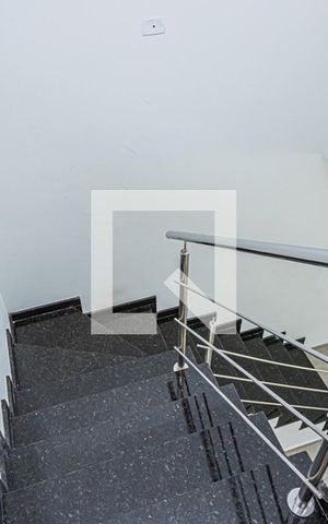 Casa para alugar com 136m², 3 quartos e 2 vagas Casa para alugar com 136m², 3 quartos e 2 vagasEscada