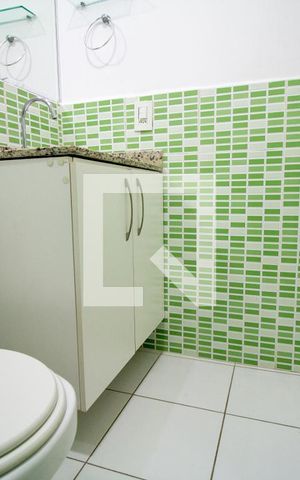 Apartamento à venda com 75m², 2 quartos e 2 vagas Apartamento à venda com 75m², 2 quartos e 2 vagasBanheiro do Corredor