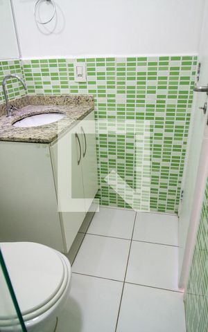 Apartamento à venda com 75m², 2 quartos e 2 vagas Apartamento à venda com 75m², 2 quartos e 2 vagasBanheiro do Corredor