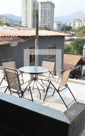 Casa à venda com 450m², 4 quartos e 2 vagasVaranda