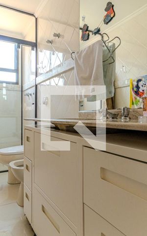 Apartamento à venda com 323m², 4 quartos e 3 vagasBanheiro 1