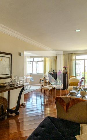 Apartamento à venda com 323m², 4 quartos e 3 vagasSala