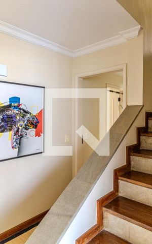 Apartamento à venda com 323m², 4 quartos e 3 vagasEscada