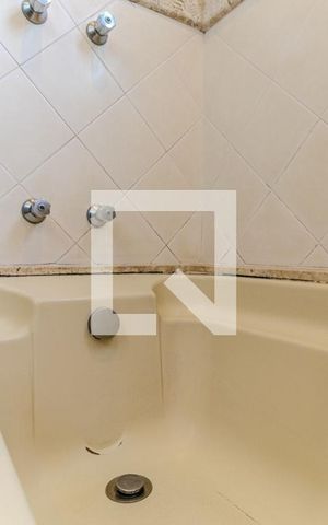Apartamento à venda com 323m², 4 quartos e 3 vagasBanheiro 2