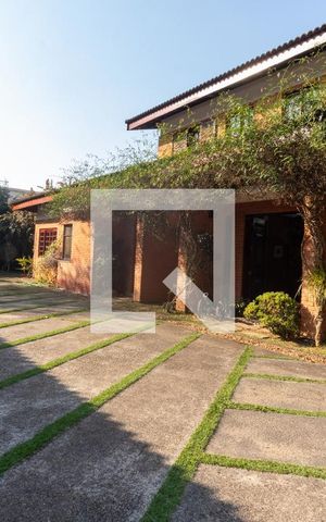 Casa para alugar com 640m², 8 quartos e 4 vagas Casa para alugar com 640m², 8 quartos e 4 vagasFachada
