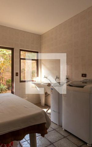 Casa para alugar com 640m², 8 quartos e 4 vagas Casa para alugar com 640m², 8 quartos e 4 vagasÁrea de Serviço