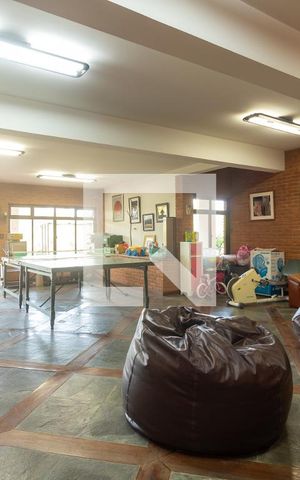Casa para alugar com 640m², 8 quartos e 4 vagas Casa para alugar com 640m², 8 quartos e 4 vagasHall