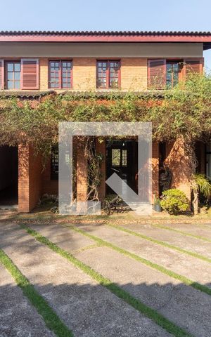 Casa para alugar com 640m², 8 quartos e 4 vagas Casa para alugar com 640m², 8 quartos e 4 vagasFachada