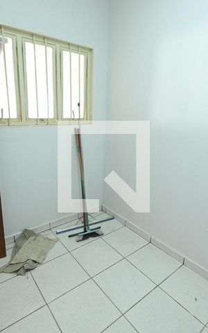 Casa à venda com 300m², 4 quartos e 7 vagasQuarto de Serviço