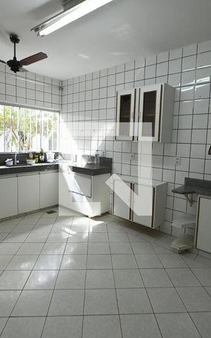 Casa à venda com 300m², 4 quartos e 7 vagasCozinha