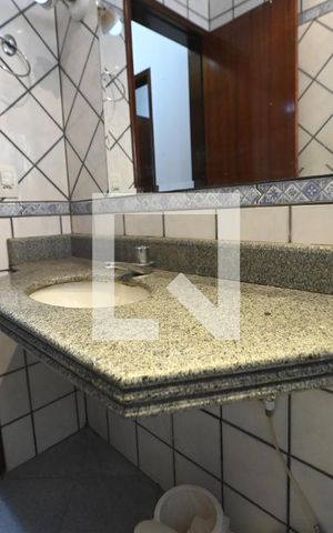 Casa à venda com 300m², 4 quartos e 7 vagasBanheiro
