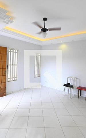 Casa à venda com 300m², 4 quartos e 7 vagasSala