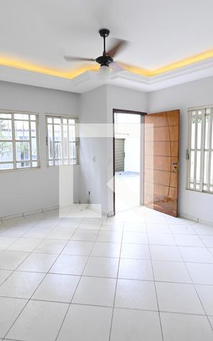 Casa à venda com 300m², 4 quartos e 7 vagasSala