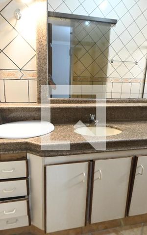 Casa à venda com 300m², 4 quartos e 7 vagasBanheiro Social