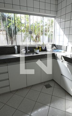 Casa à venda com 300m², 4 quartos e 7 vagasCozinha