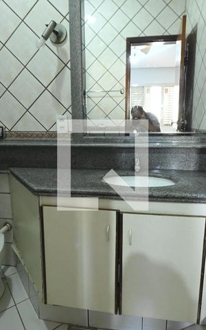 Casa à venda com 300m², 4 quartos e 7 vagasBanheiro Quarto 1