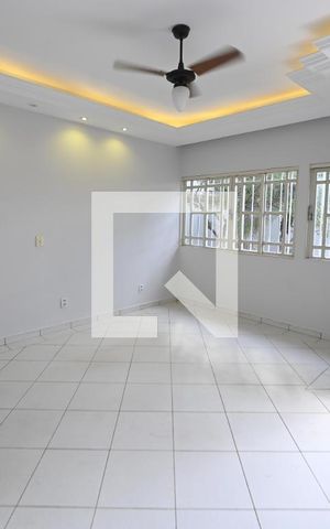 Casa à venda com 300m², 4 quartos e 7 vagasSala