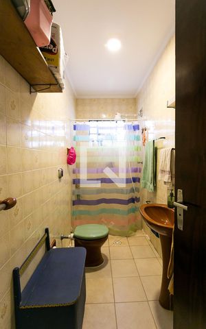 Casa à venda com 169m², 4 quartos e 2 vagas Casa à venda com 169m², 4 quartos e 2 vagasBanheiro