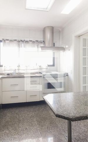 Apartamento à venda com 117m², 4 quartos e 4 vagas Apartamento à venda com 117m², 4 quartos e 4 vagasCozinha