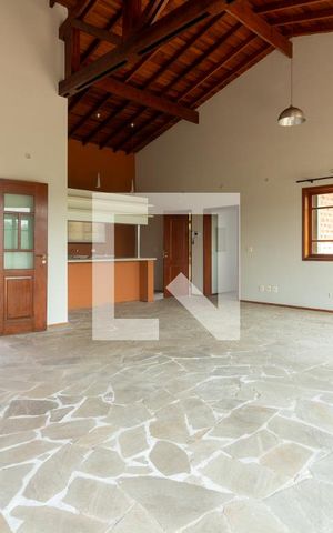 Casa para alugar com 280m², 5 quartos e 5 vagas Casa para alugar com 280m², 5 quartos e 5 vagasSala