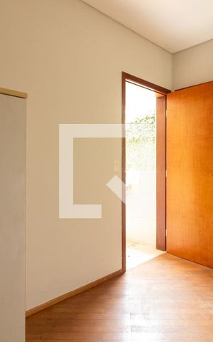 Casa para alugar com 280m², 5 quartos e 5 vagas Casa para alugar com 280m², 5 quartos e 5 vagasQuarto de Serviço