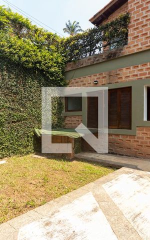 Casa para alugar com 280m², 5 quartos e 5 vagas Casa para alugar com 280m², 5 quartos e 5 vagasÁrea de Serviço