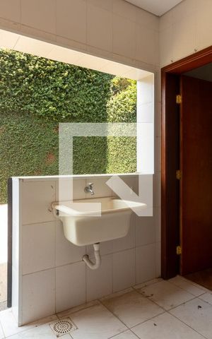 Casa para alugar com 280m², 5 quartos e 5 vagas Casa para alugar com 280m², 5 quartos e 5 vagasÁrea de Serviço