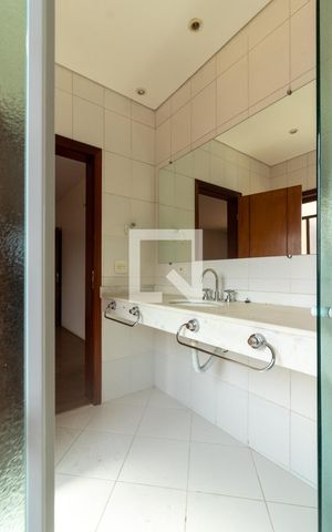 Casa para alugar com 280m², 5 quartos e 5 vagas Casa para alugar com 280m², 5 quartos e 5 vagasBanheiro da Suíte 2
