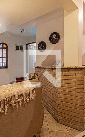 Casa à venda com 200m², 5 quartos e 2 vagassala e cozinha compartilhadas