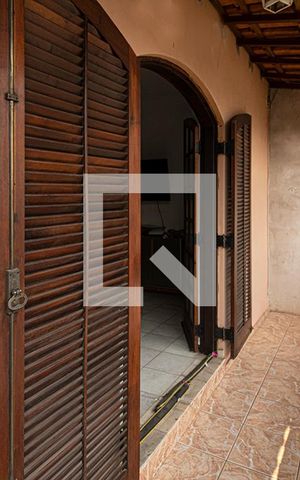 Casa à venda com 200m², 5 quartos e 2 vagassacada na suíte