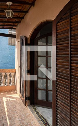 Casa à venda com 200m², 5 quartos e 2 vagassacada na suíte