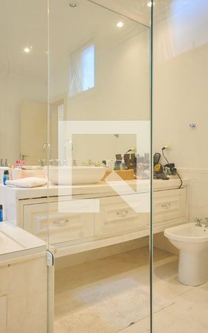 Casa à venda com 405m², 3 quartos e 3 vagas Casa à venda com 405m², 3 quartos e 3 vagasBanheiro 1 da Suíte 3