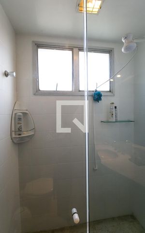 Apartamento à venda com 450m², 5 quartos e 4 vagasBanheiro da Suíte 2