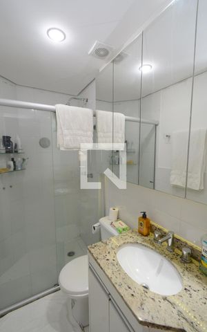 Casa de condomínio à venda com 96m², 3 quartos e 2 vagasBanheiro da Suíte