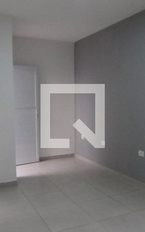 Casa à venda com 75m², 2 quartos e 2 vagasSala