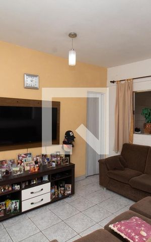 Casa à venda com 200m², 2 quartos e 2 vagas Casa à venda com 200m², 2 quartos e 2 vagasSala casa 2