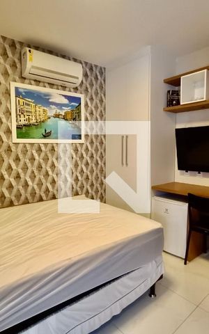 Apartamento à venda com 119m², 3 quartos e 1 vaga Apartamento à venda com 119m², 3 quartos e 1 vagaQuarto e banheiro serviço adaptado para suíte